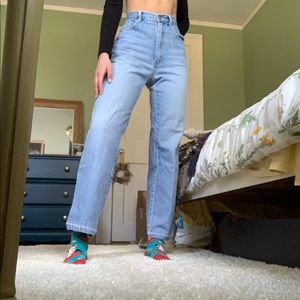 Vintage light wash high waisted jeans